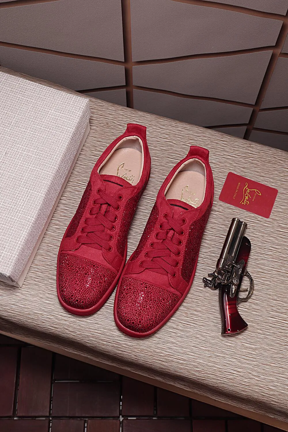 Ex-factory price 440. christian louboutin (CL red sole shoes) counter hot diamond series, casual sneakers for couples 📢 📢 📢 exclusive hot style release 🎈🎈💪 movable latex feet 👻 finished outsole line [satisfied] 😝Female 35-40# Male 38#-46, global supply😝 [Top version]: original imported cowhide frosted upper, top original leather lining, original molded TPU outsole, original 1:1 detail processing, original shoe last, large quantity available from stock,
